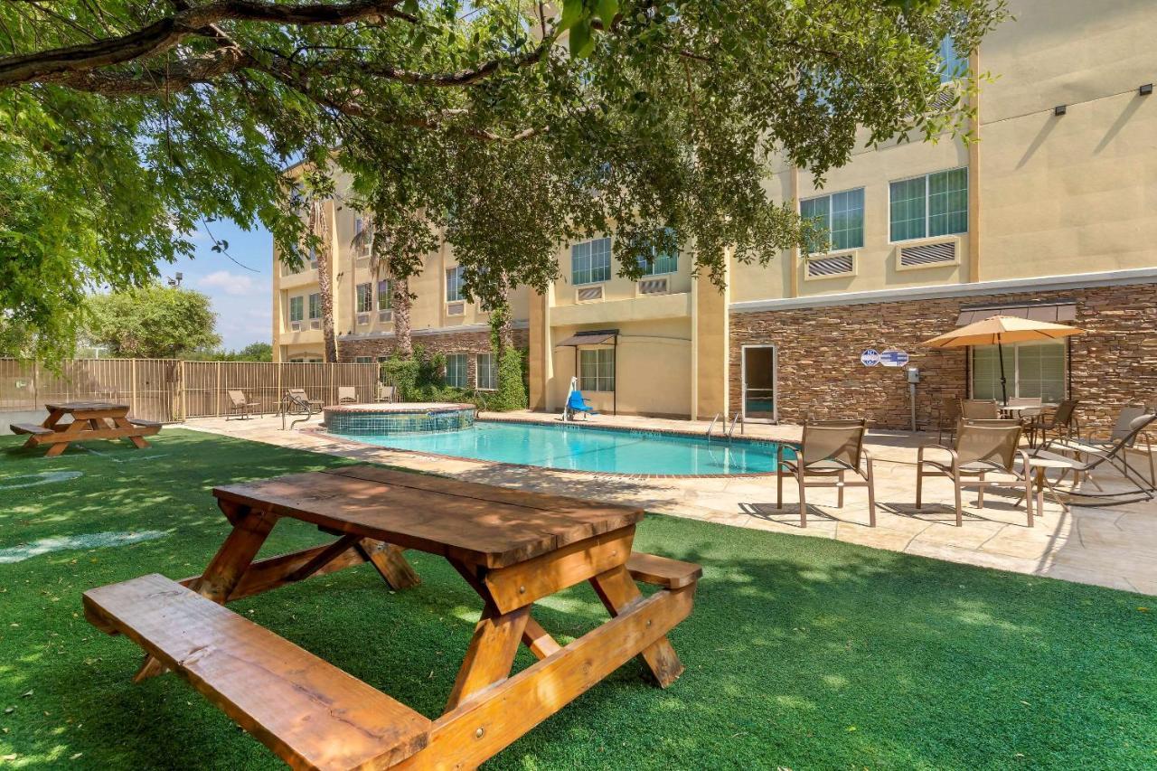 Comfort Inn & Suites Near Six Flags & Medical Center San Antonio Kültér fotó