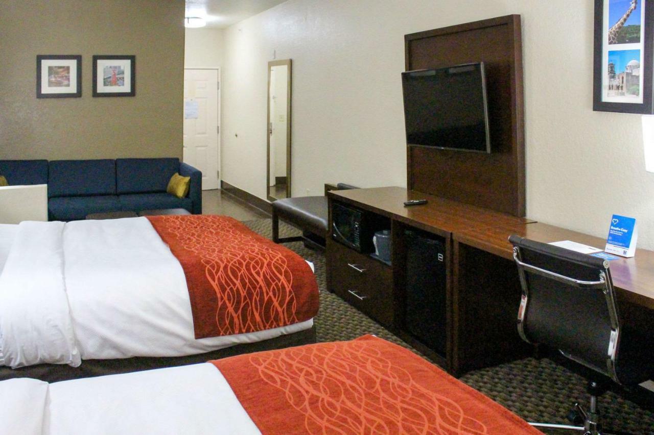 Comfort Inn & Suites Near Six Flags & Medical Center San Antonio Kültér fotó